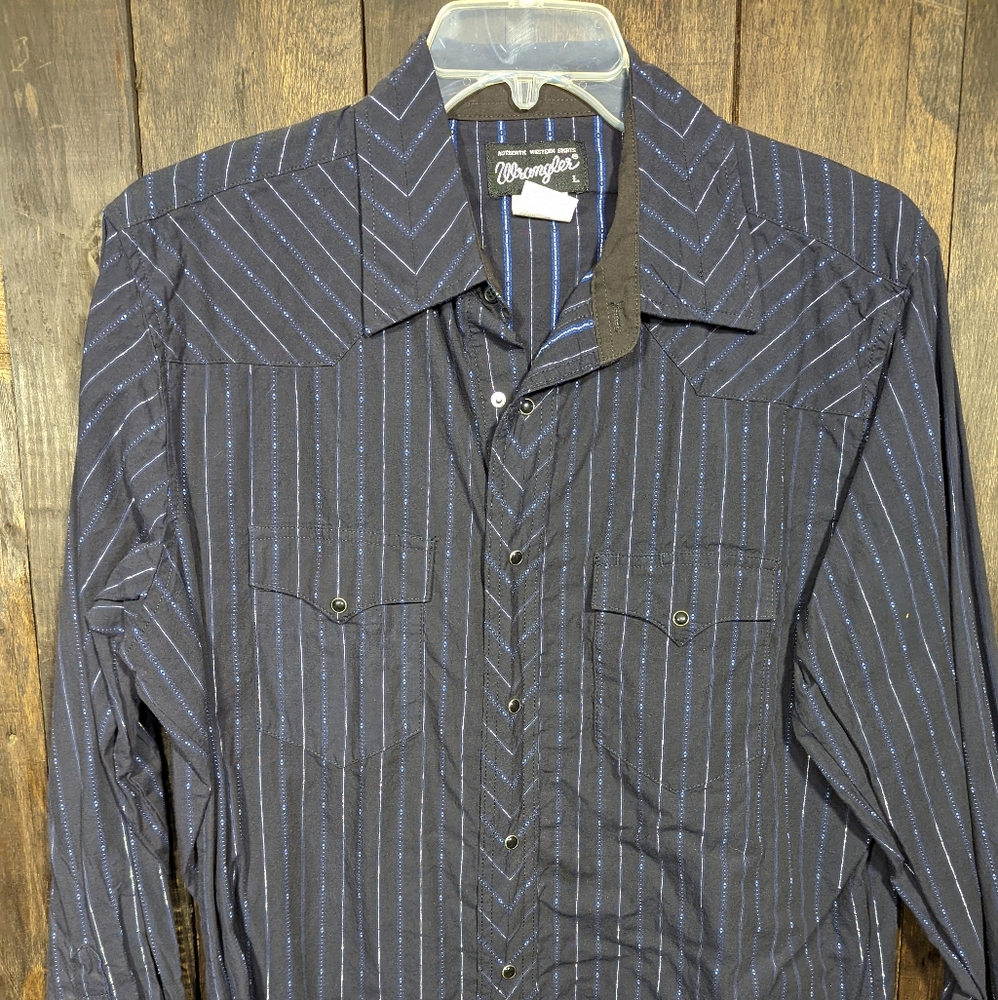 Wrangler Western silver thread large pearl snaps rockabilly shirt...very nice!